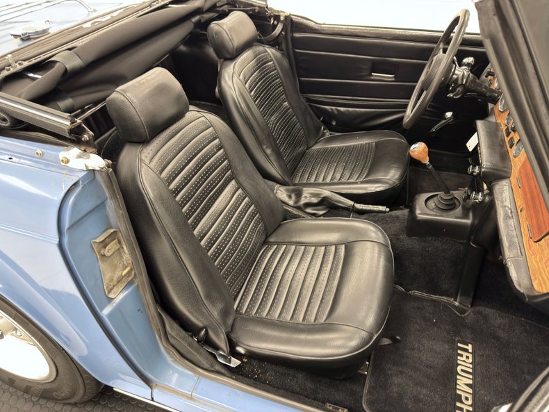 Triumph-Tr6-1974-French-Blue-Black-48