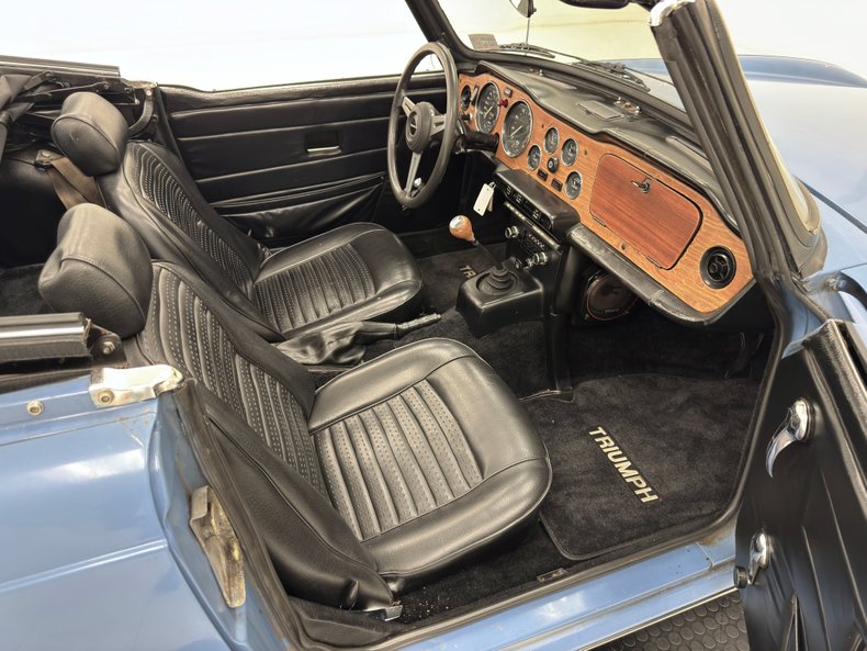 Triumph-Tr6-1974-French-Blue-Black-49