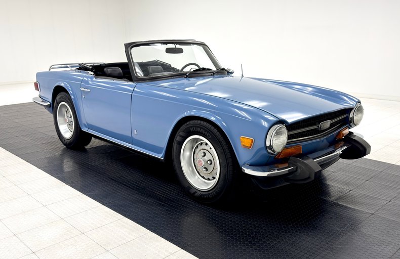 Triumph-Tr6-1974-French-Blue-Black-9