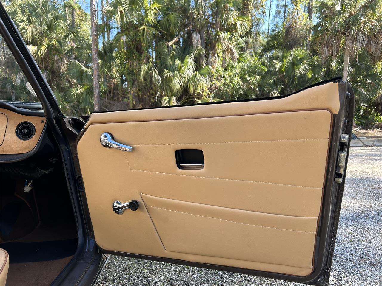 Triumph-Tr6-1975-Maple-Brown-Tan-11