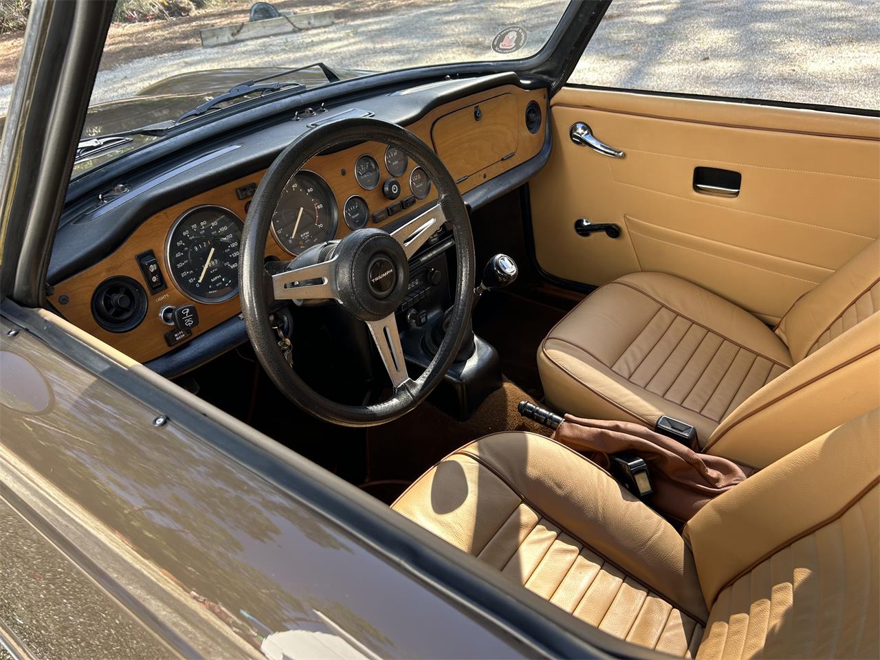 Triumph-Tr6-1975-Maple-Brown-Tan-8