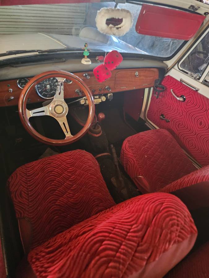 Triumph-herald-1200-1963-white-8