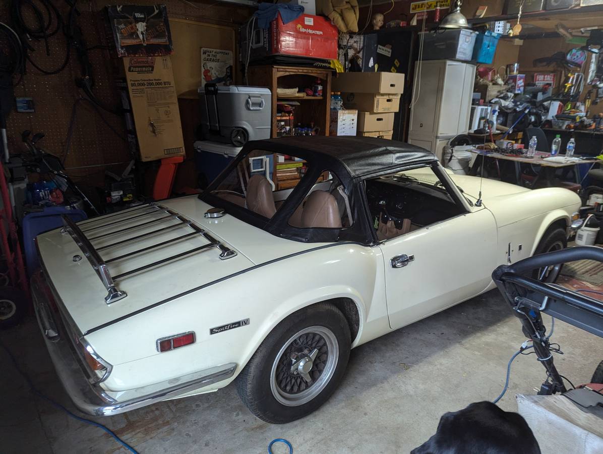 Triumph-spitfire-1500-1971-white-7
