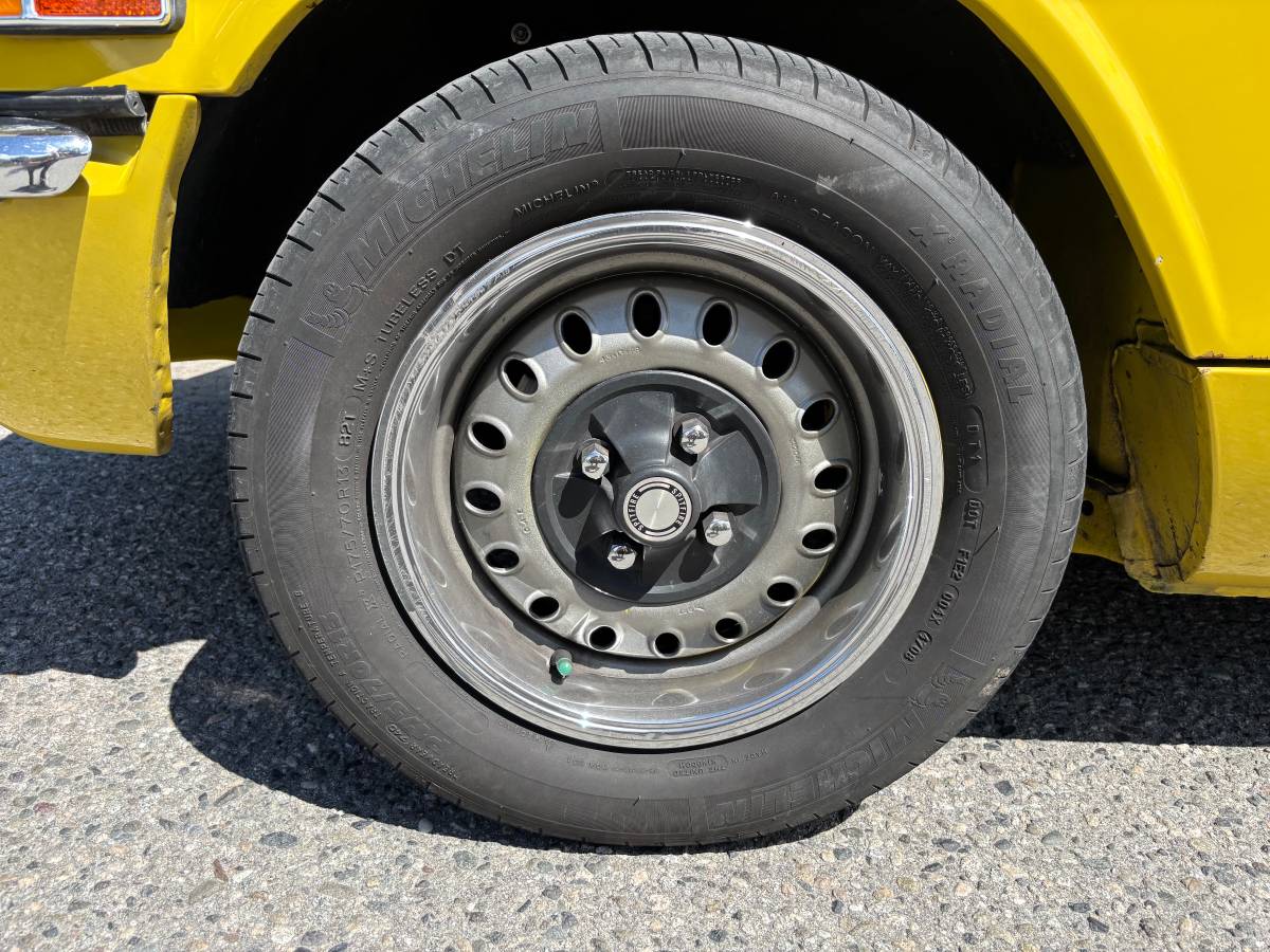 Triumph-spitfire-1974-yellow-1