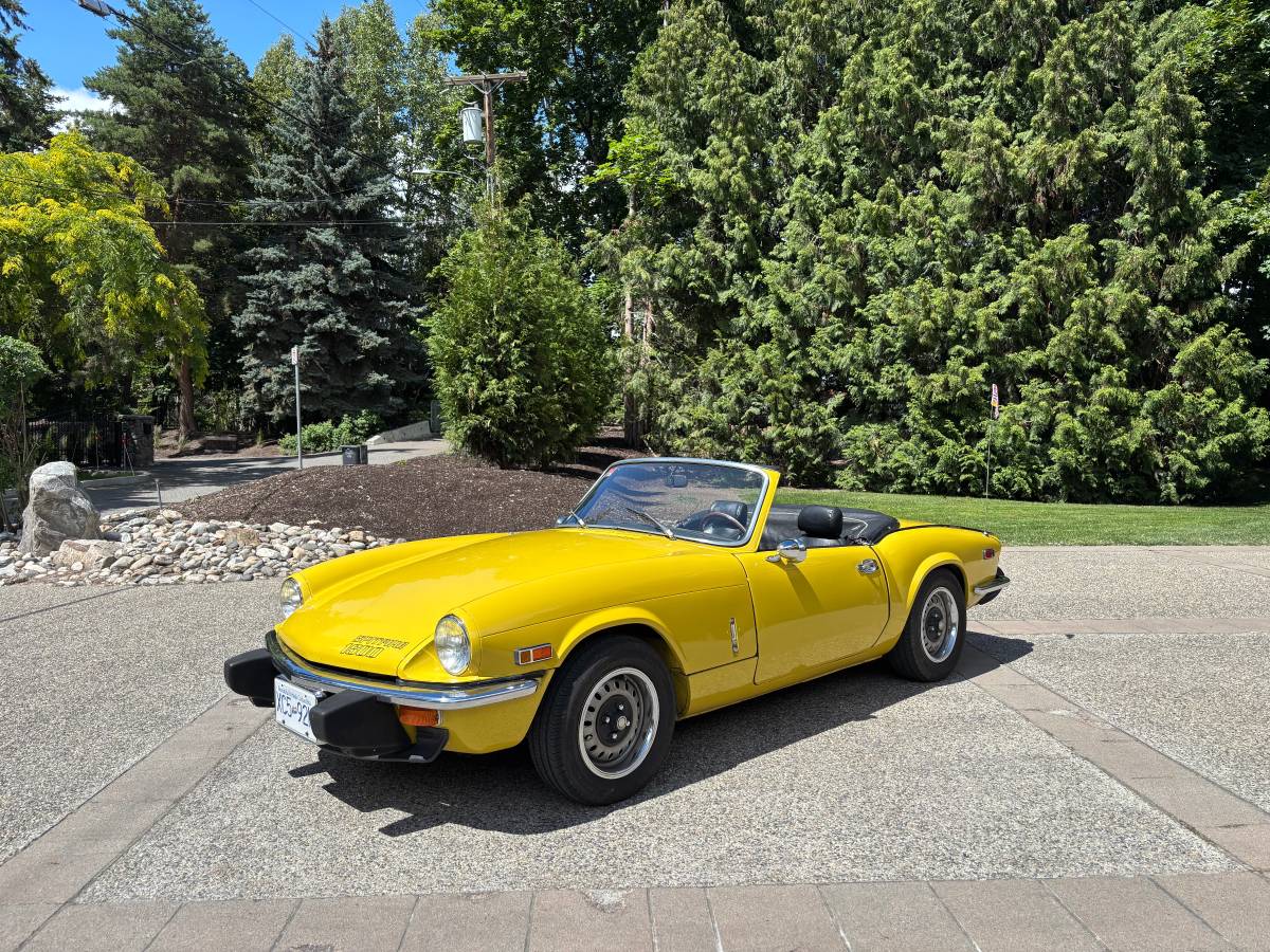 Triumph-spitfire-1974-yellow-10