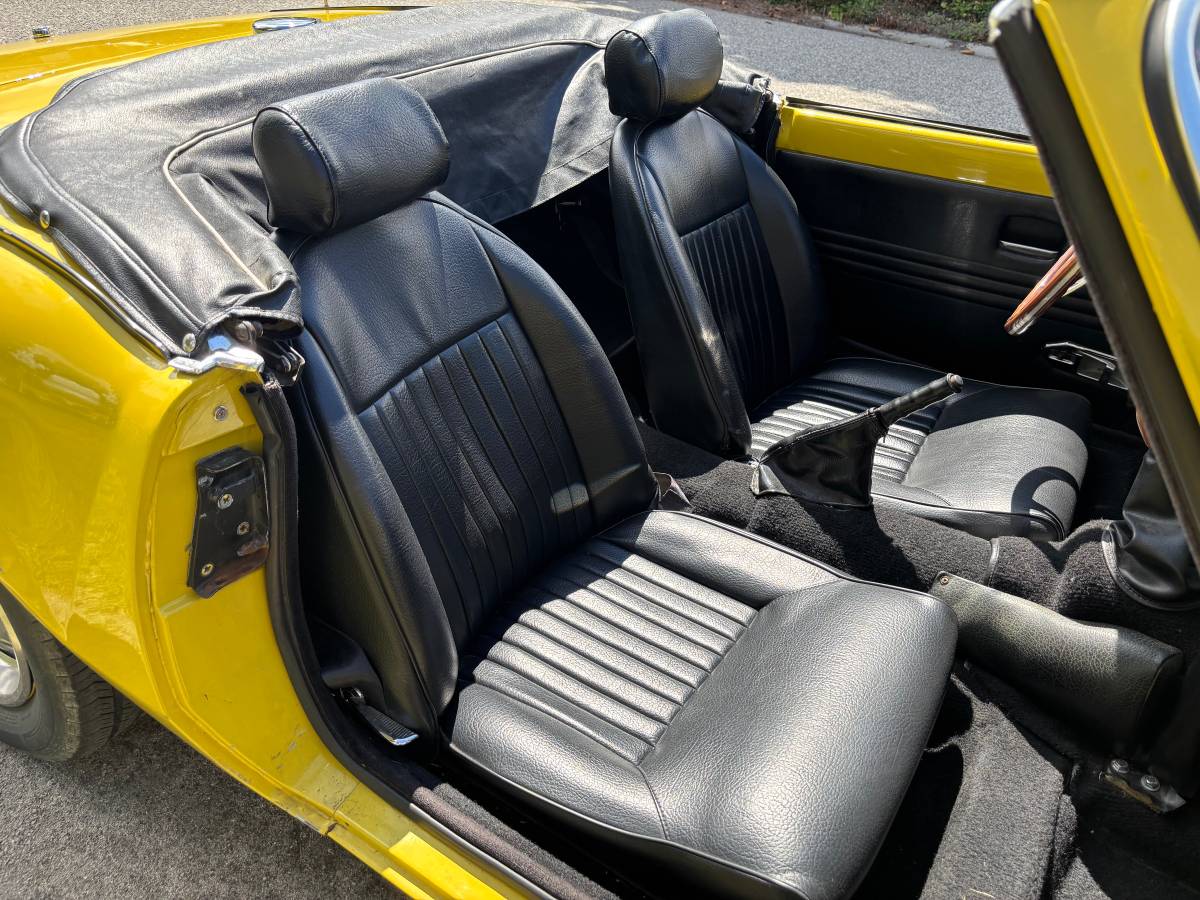 Triumph-spitfire-1974-yellow-13
