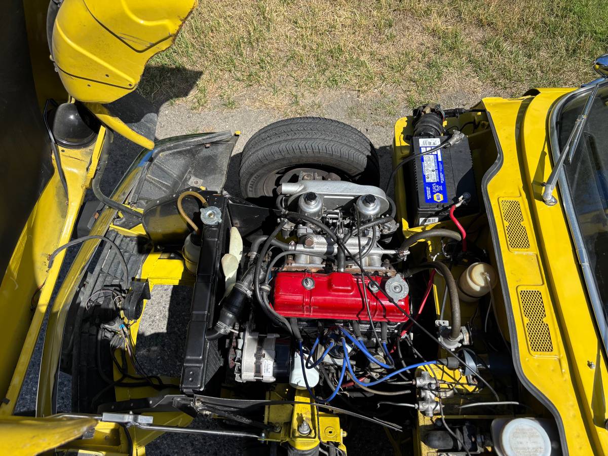 Triumph-spitfire-1974-yellow-17