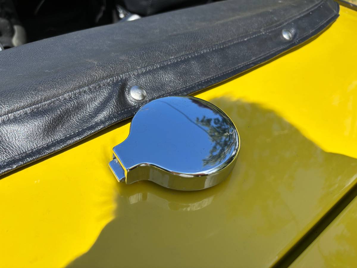 Triumph-spitfire-1974-yellow-20