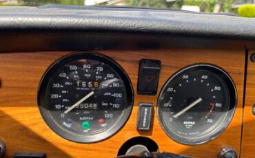 Triumph-spitfire-1974-yellow-23