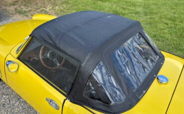 Triumph-spitfire-1974-yellow-3