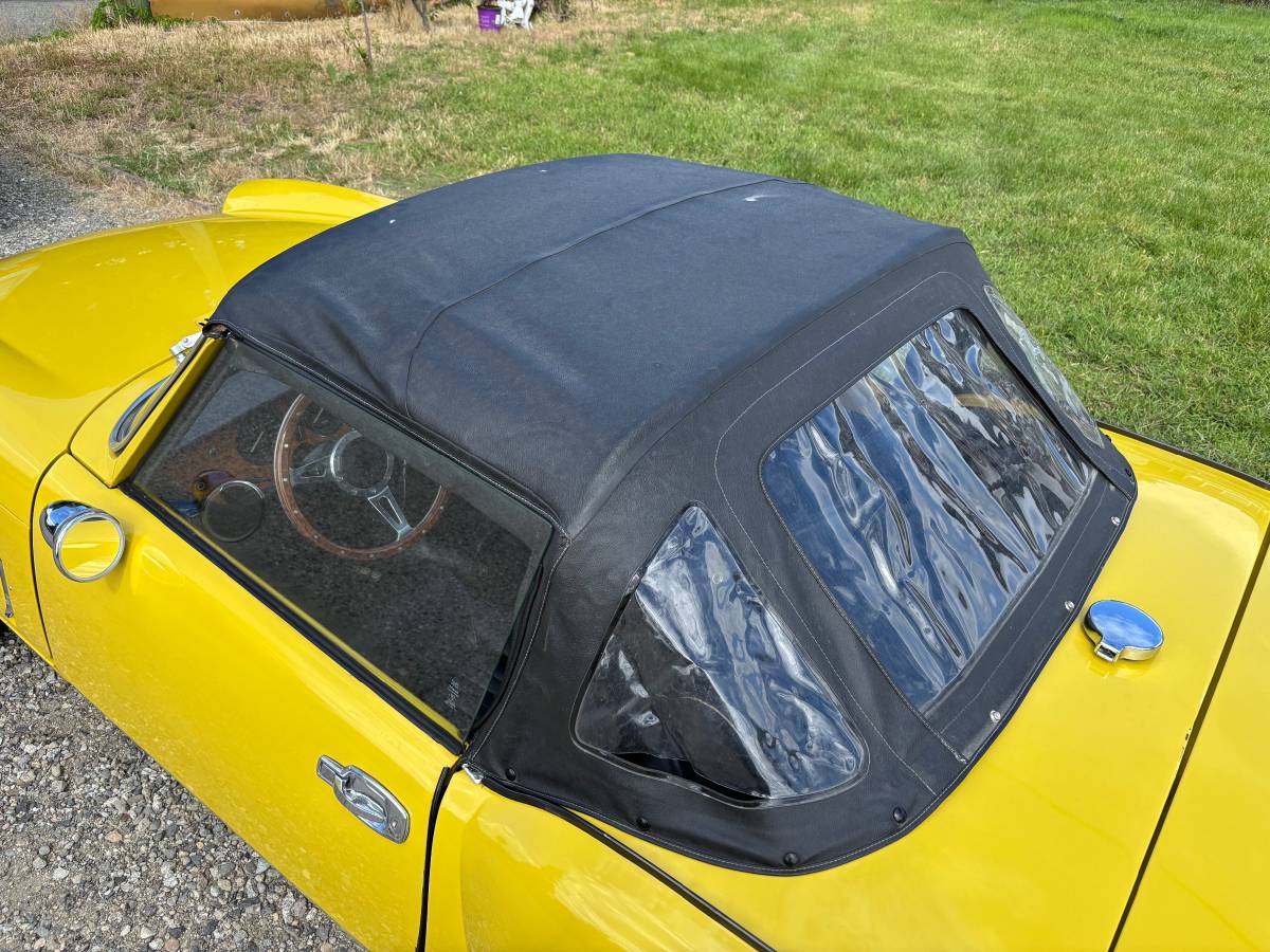 Triumph-spitfire-1974-yellow-3