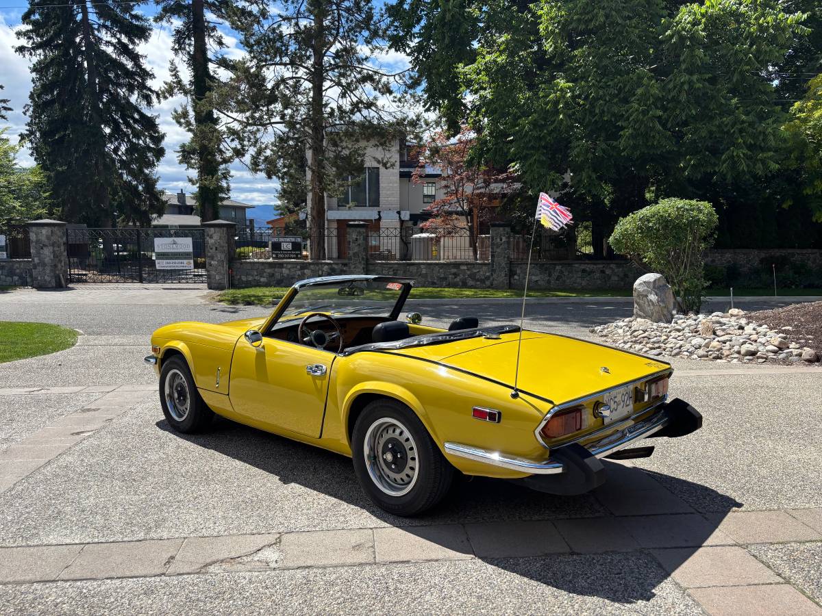 Triumph-spitfire-1974-yellow-8