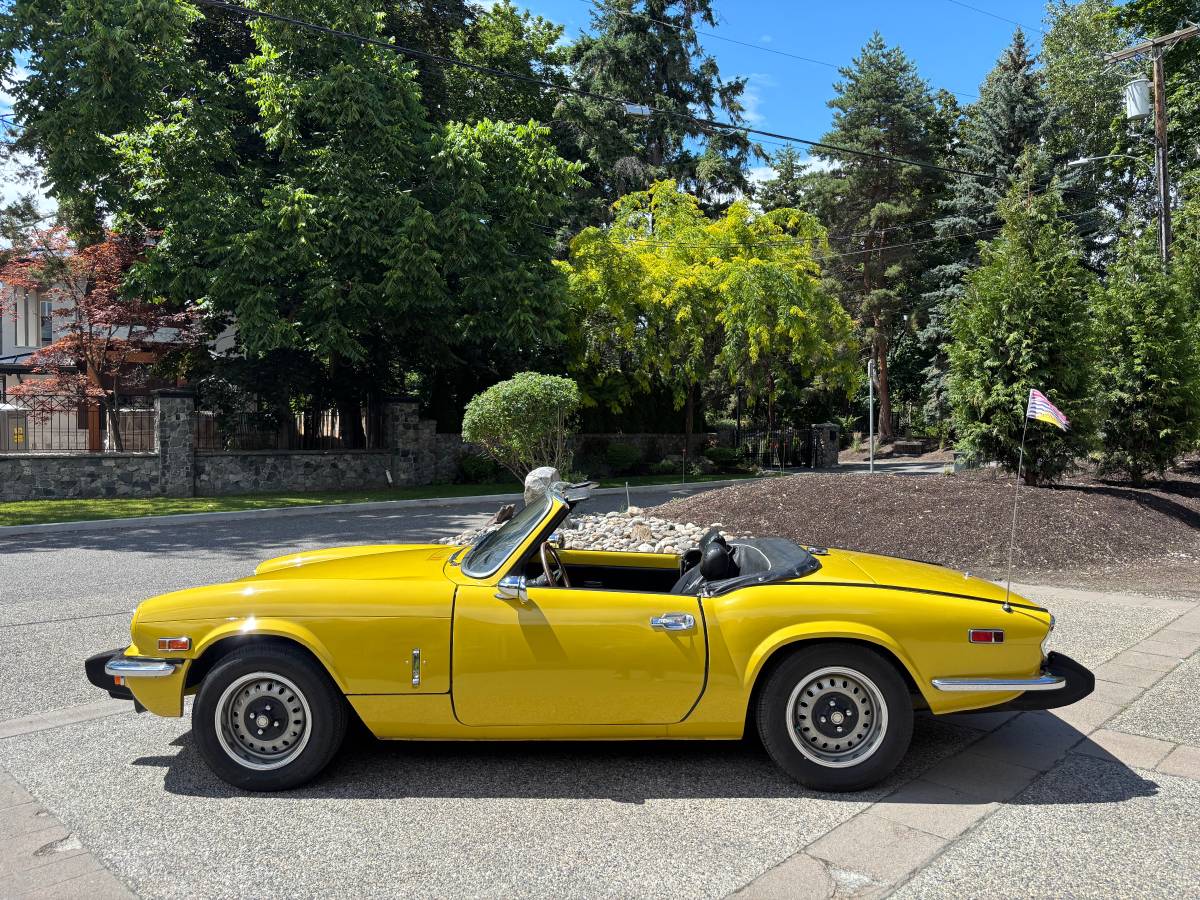 Triumph-spitfire-1974-yellow-9