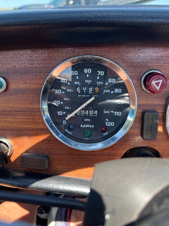 Triumph-spitfire-1976-blue-11