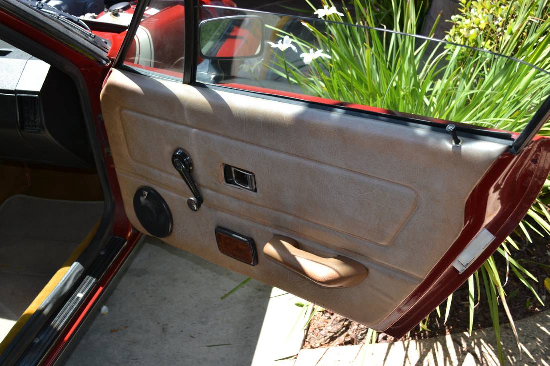 Triumph-tr-7-victory-edition-1976-red-8