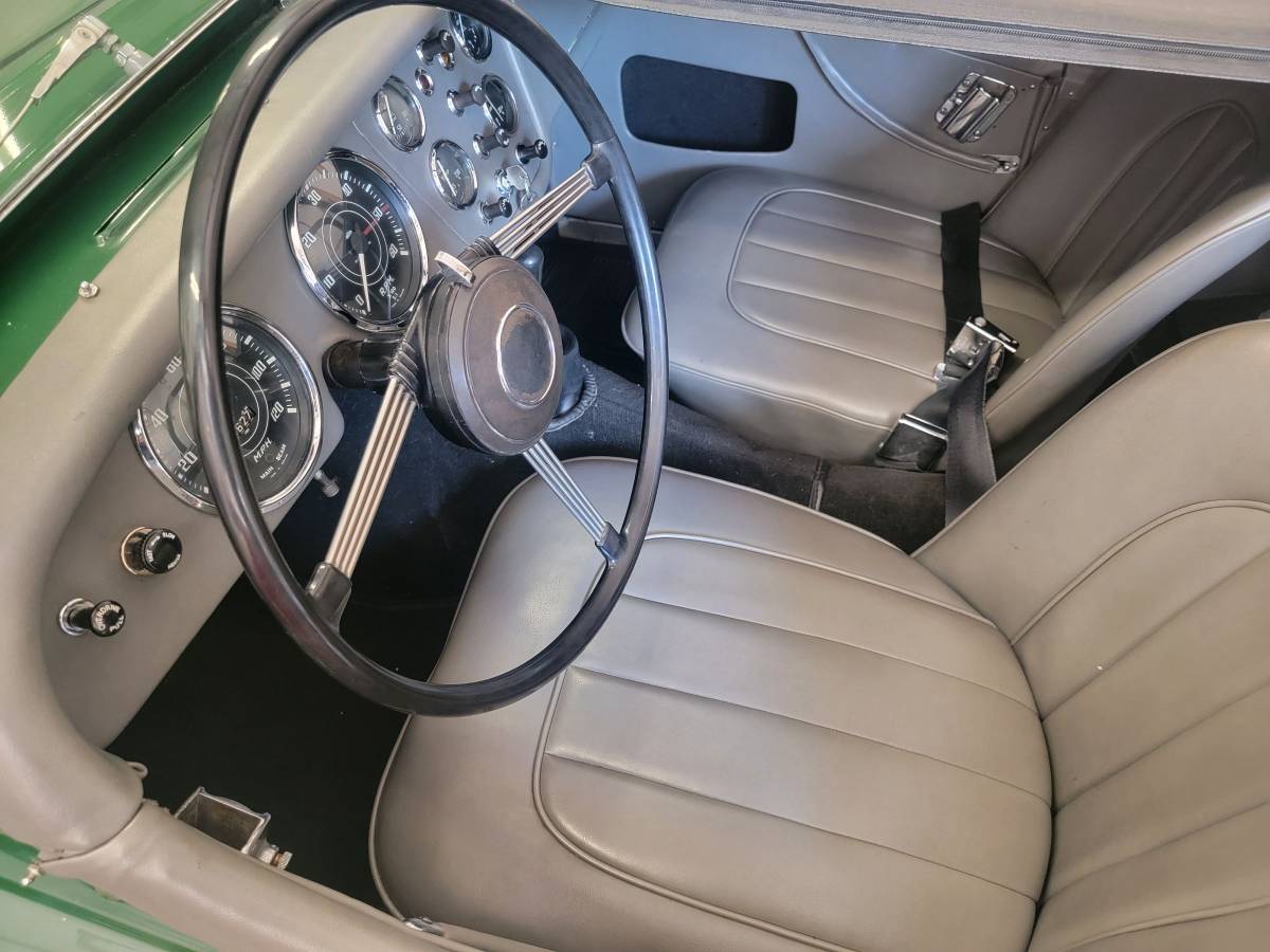 Triumph-tr2-1954-green-11