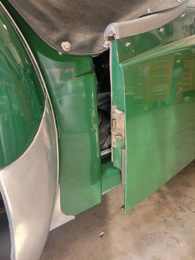 Triumph-tr2-1954-green-13