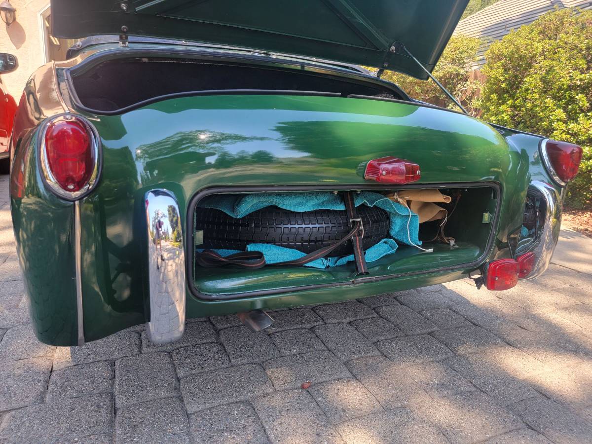 Triumph-tr2-1954-green-9