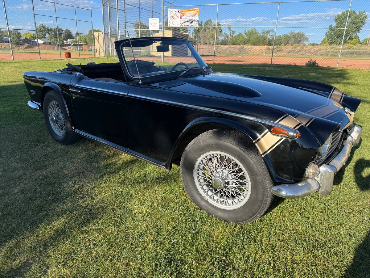 Triumph-tr250-1968-black-1