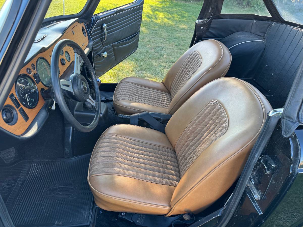 Triumph-tr250-1968-black-10