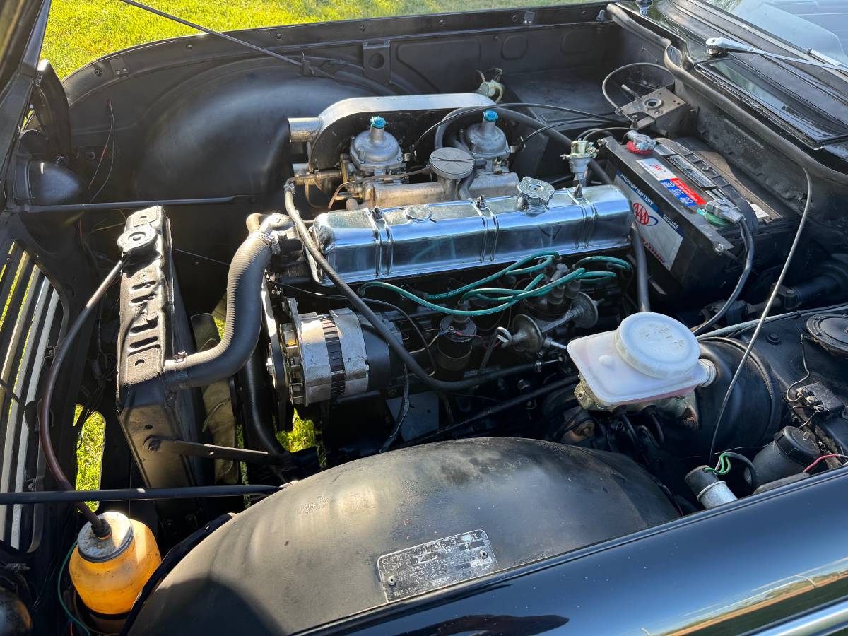 Triumph-tr250-1968-black-12