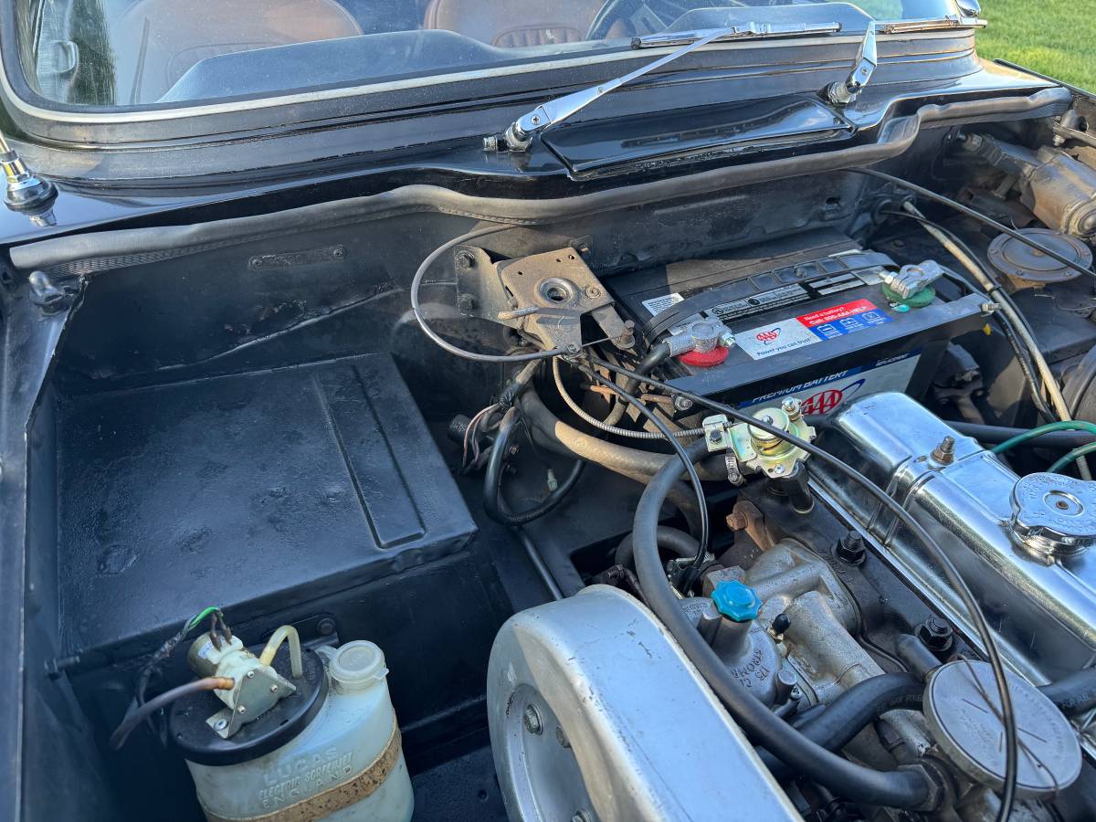 Triumph-tr250-1968-black-15