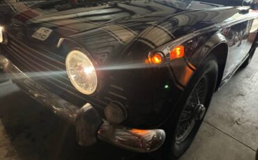 Triumph-tr250-1968-black-23
