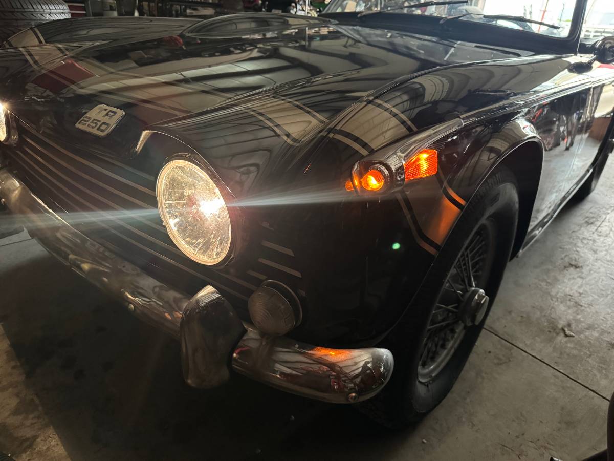 Triumph-tr250-1968-black-23