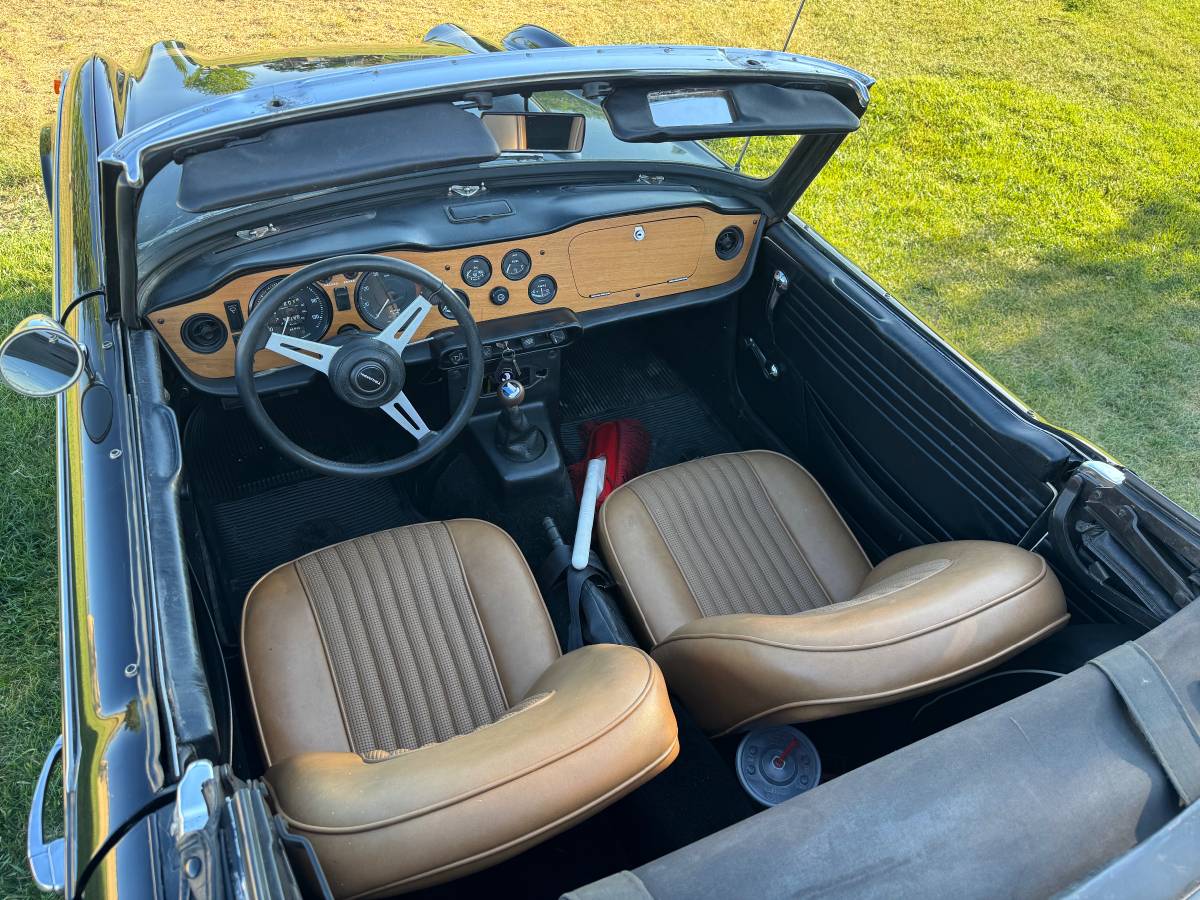 Triumph-tr250-1968-black-4