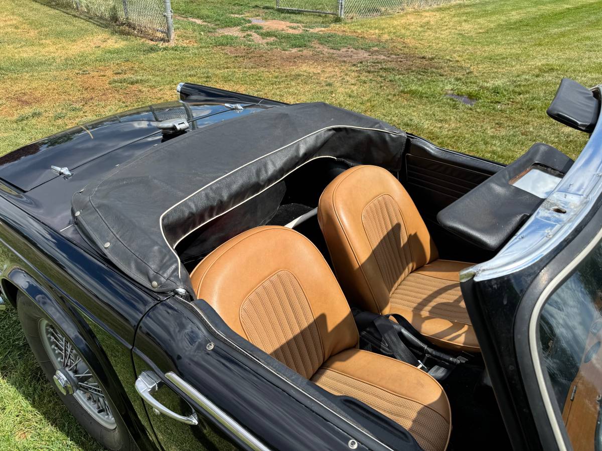 Triumph-tr250-1968-black-7
