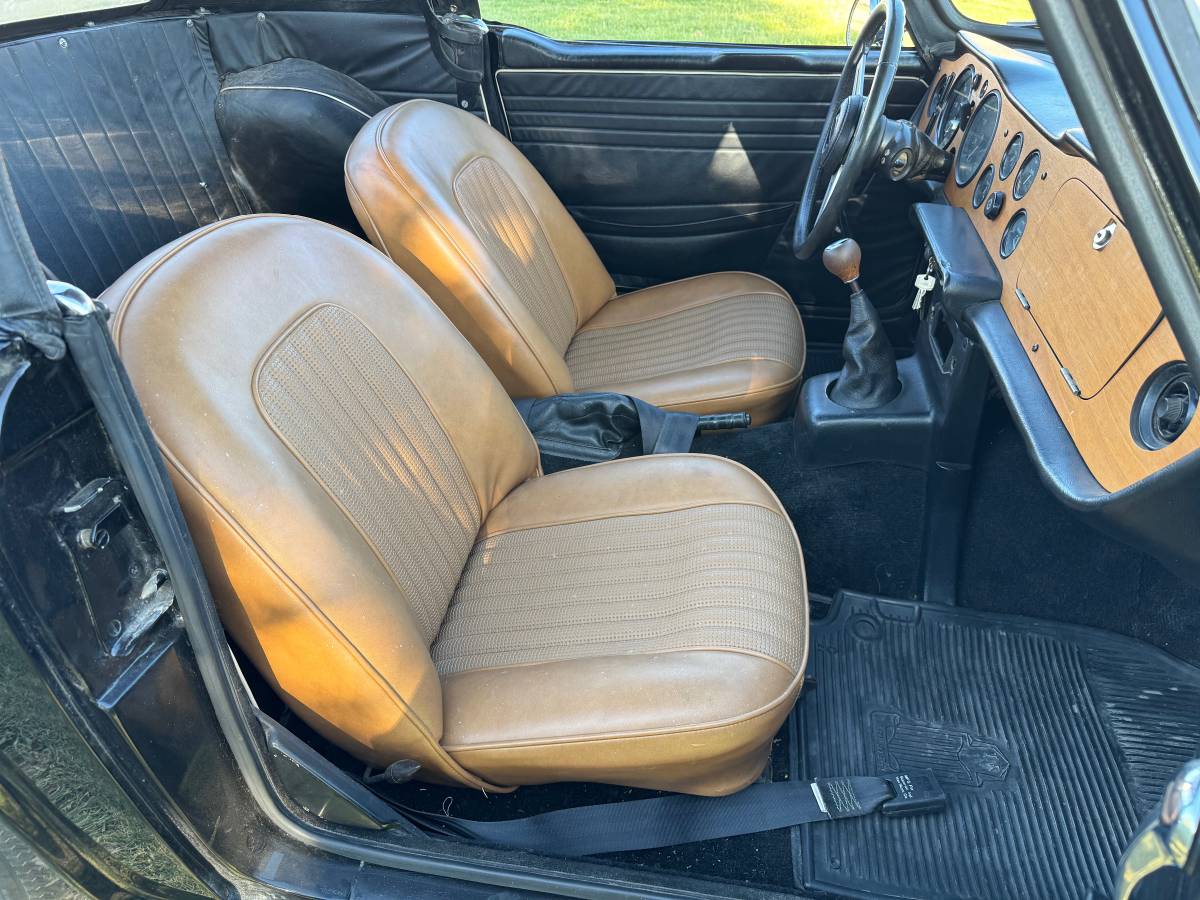 Triumph-tr250-1968-black-9