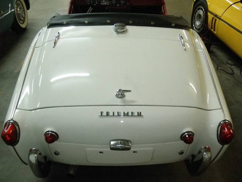Triumph-tr3b-roadster-1962-white-1