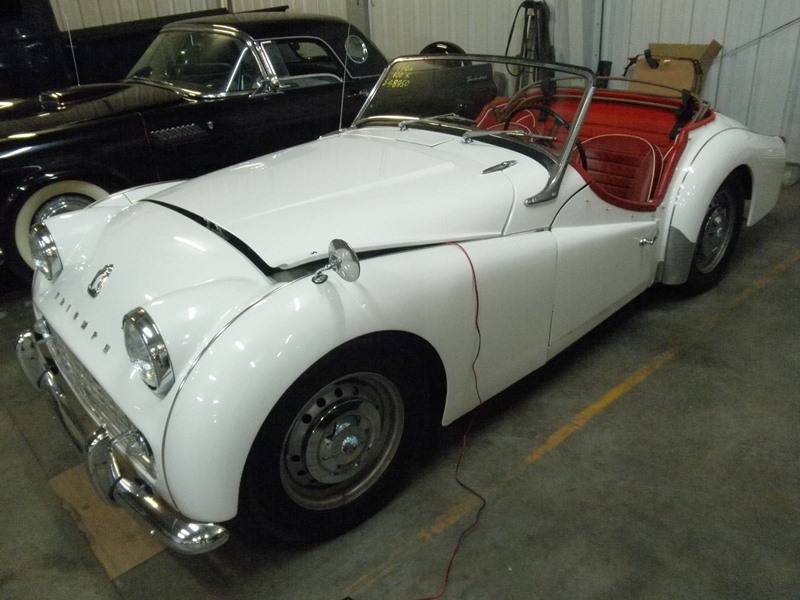 Triumph-tr3b-roadster-1962-white-11