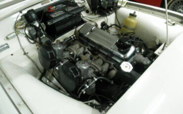 Triumph-tr3b-roadster-1962-white-7