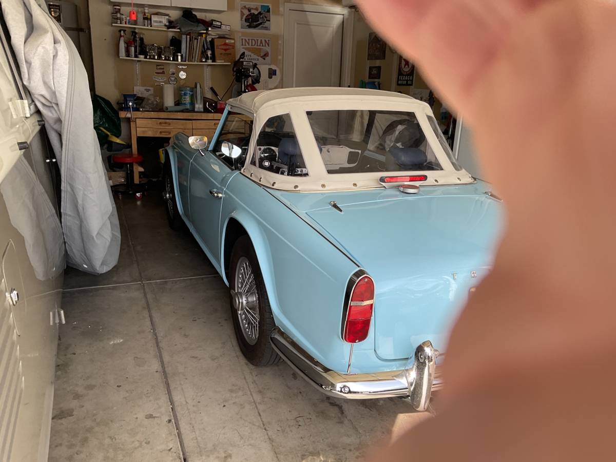 Triumph-tr4-1962-blue-1