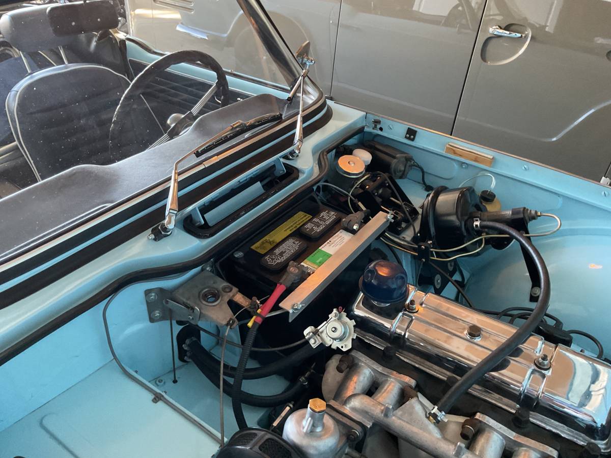 Triumph-tr4-1962-blue-12