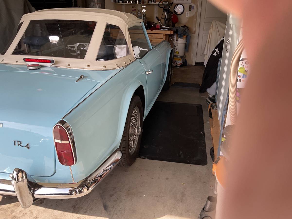 Triumph-tr4-1962-blue-2