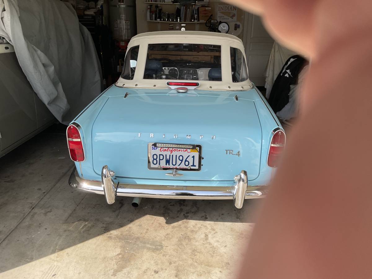 Triumph-tr4-1962-blue-3