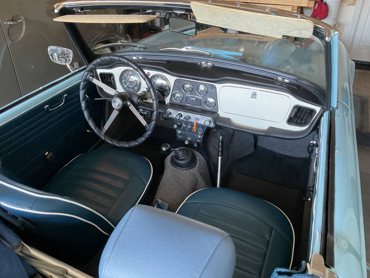 Triumph-tr4-1962-blue-4