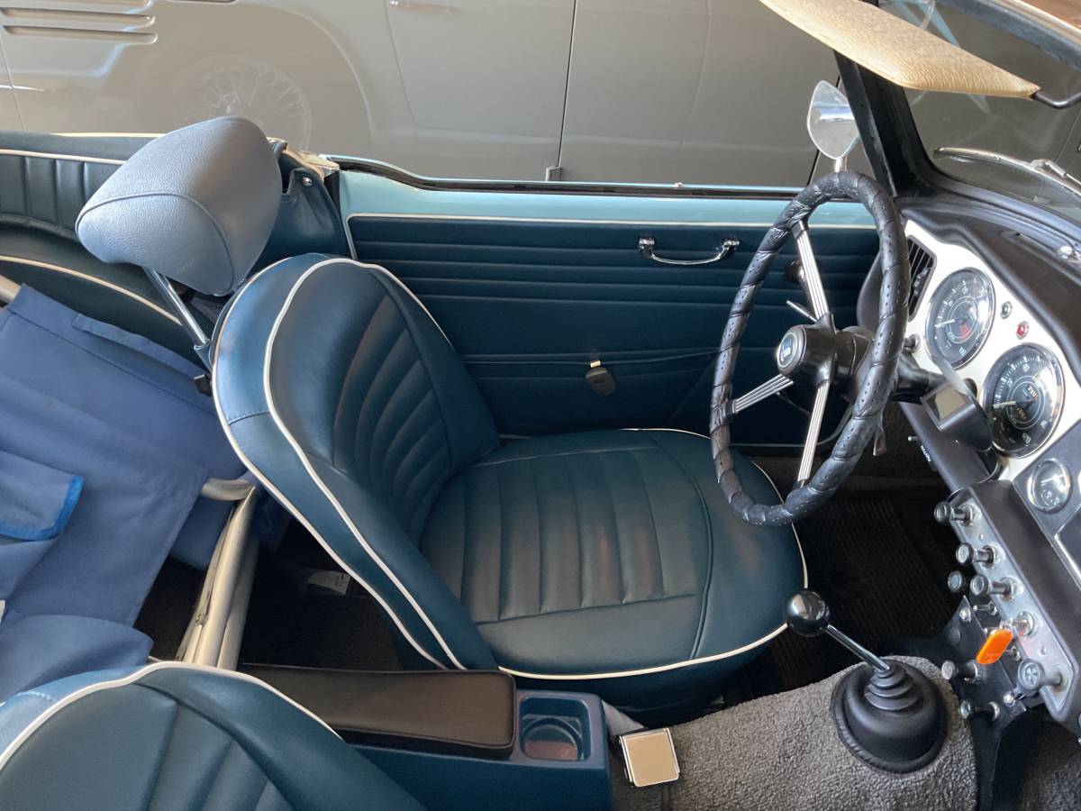 Triumph-tr4-1962-blue-5