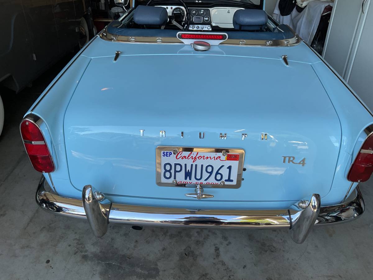 Triumph-tr4-1962-blue-6