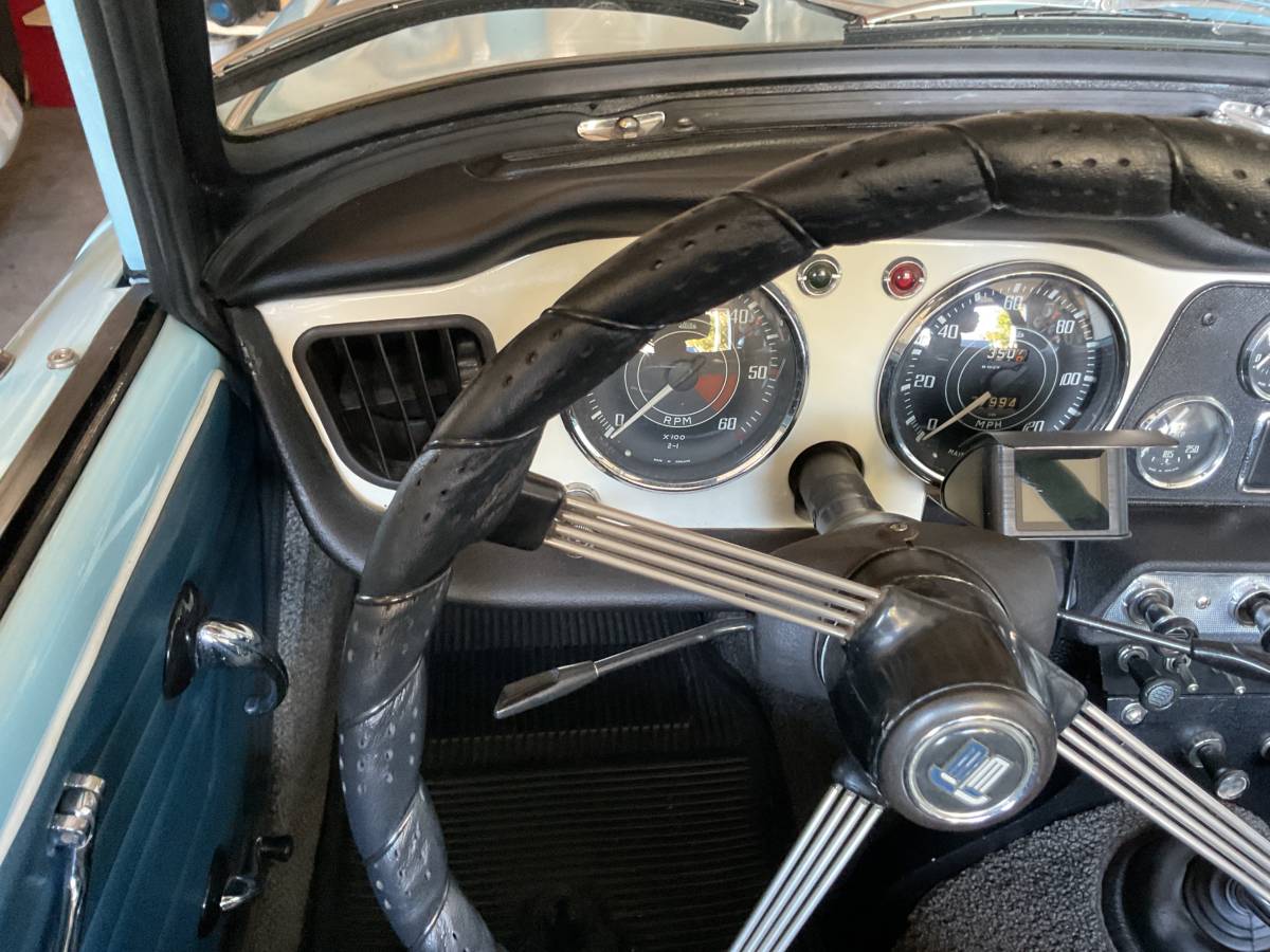 Triumph-tr4-1962-blue-7
