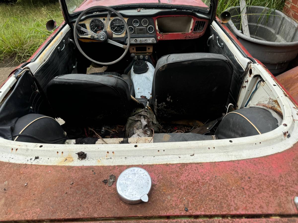 Triumph-tr4-1963-red-3