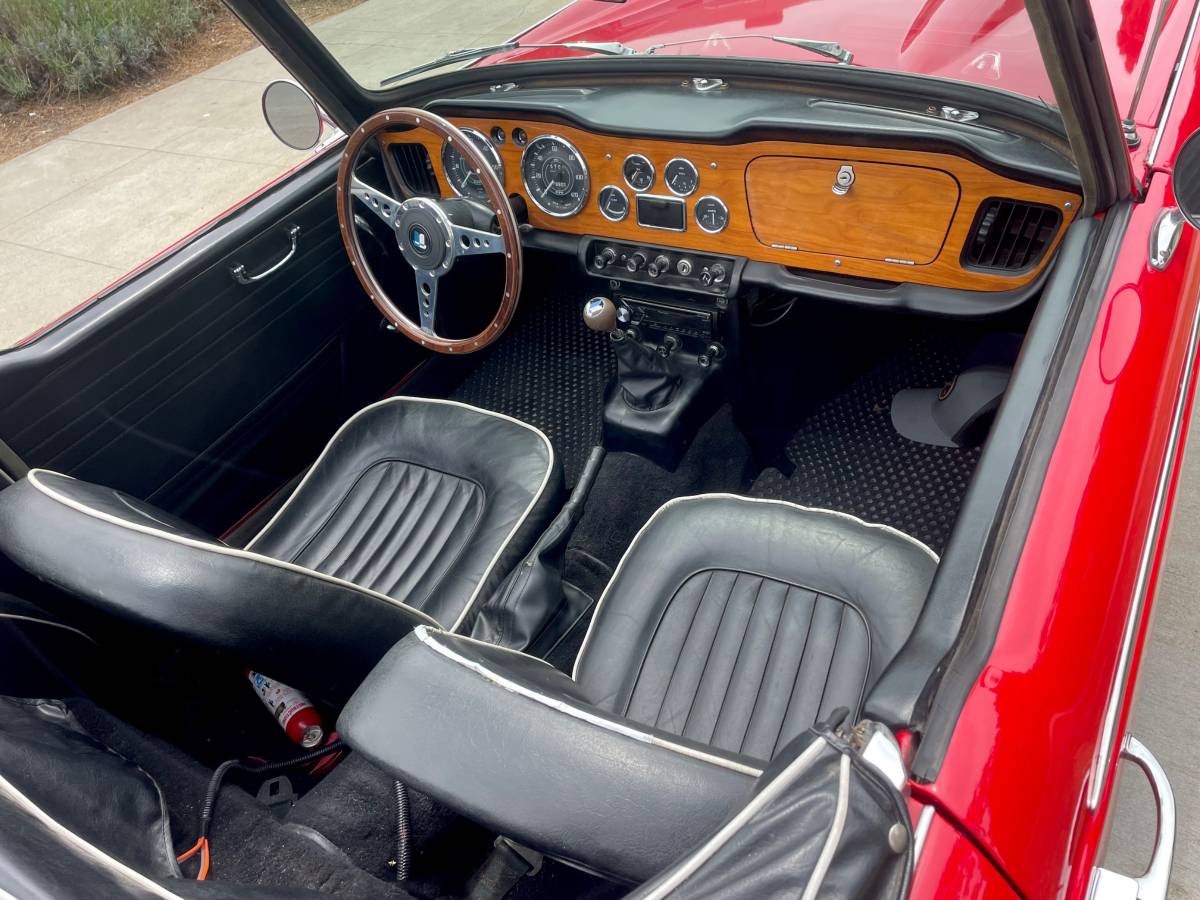 Triumph-tr4a-1968-red-10