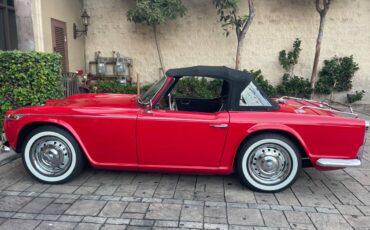 Triumph-tr4a-1968-red-12