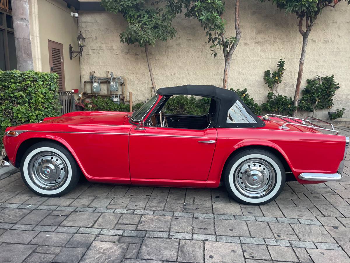 Triumph-tr4a-1968-red-12