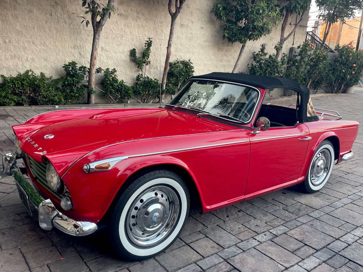 Triumph-tr4a-1968-red-14