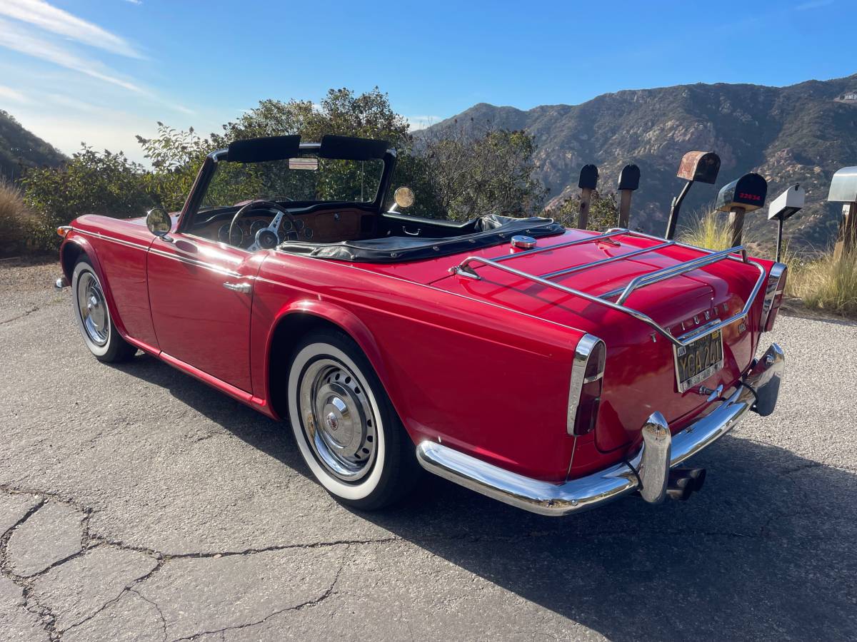 Triumph-tr4a-1968-red-2