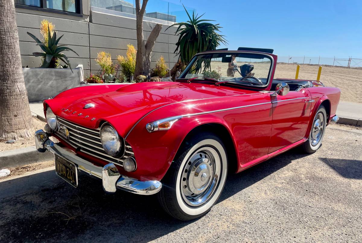 Triumph-tr4a-1968-red-4