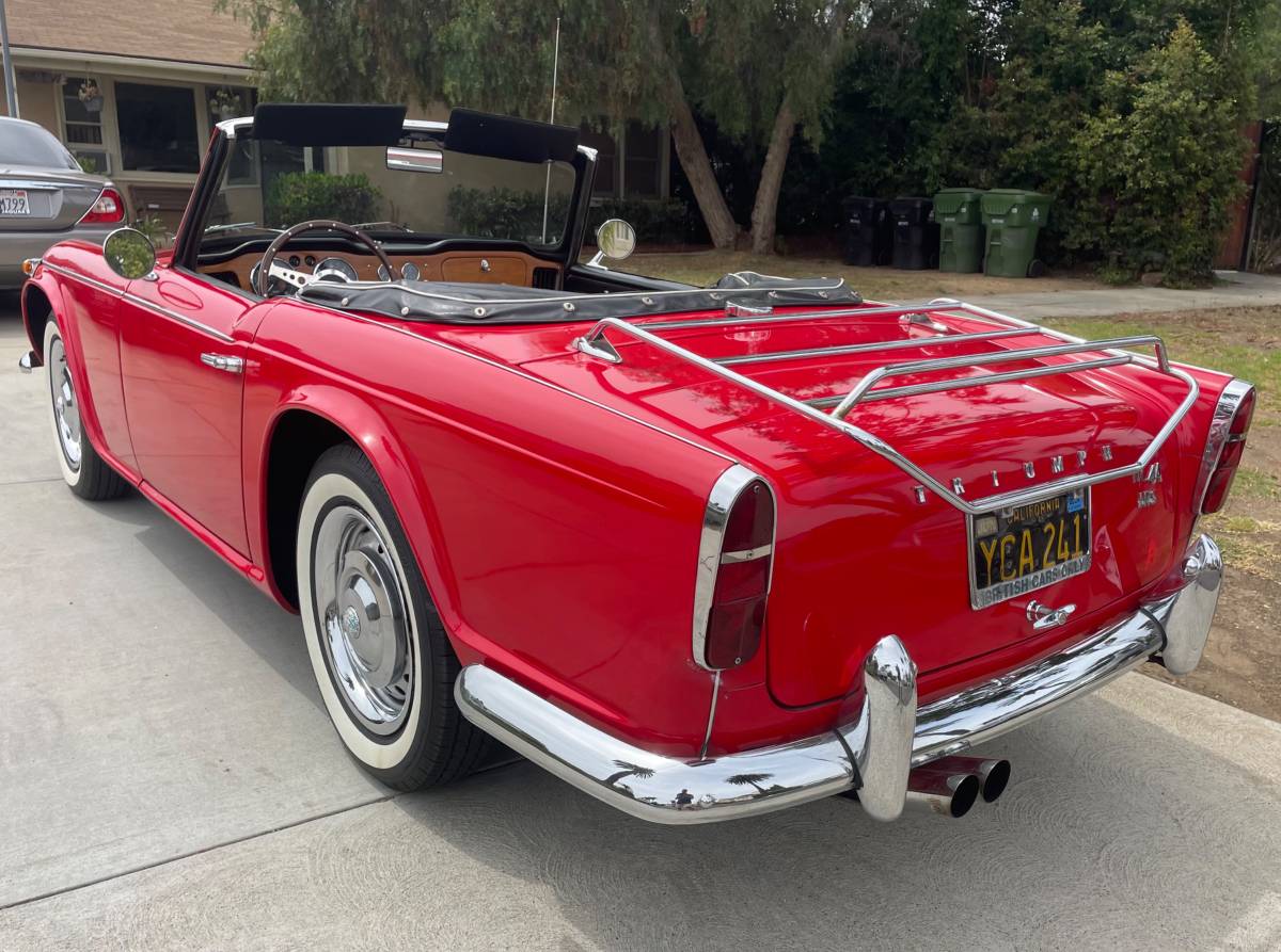 Triumph-tr4a-1968-red-5